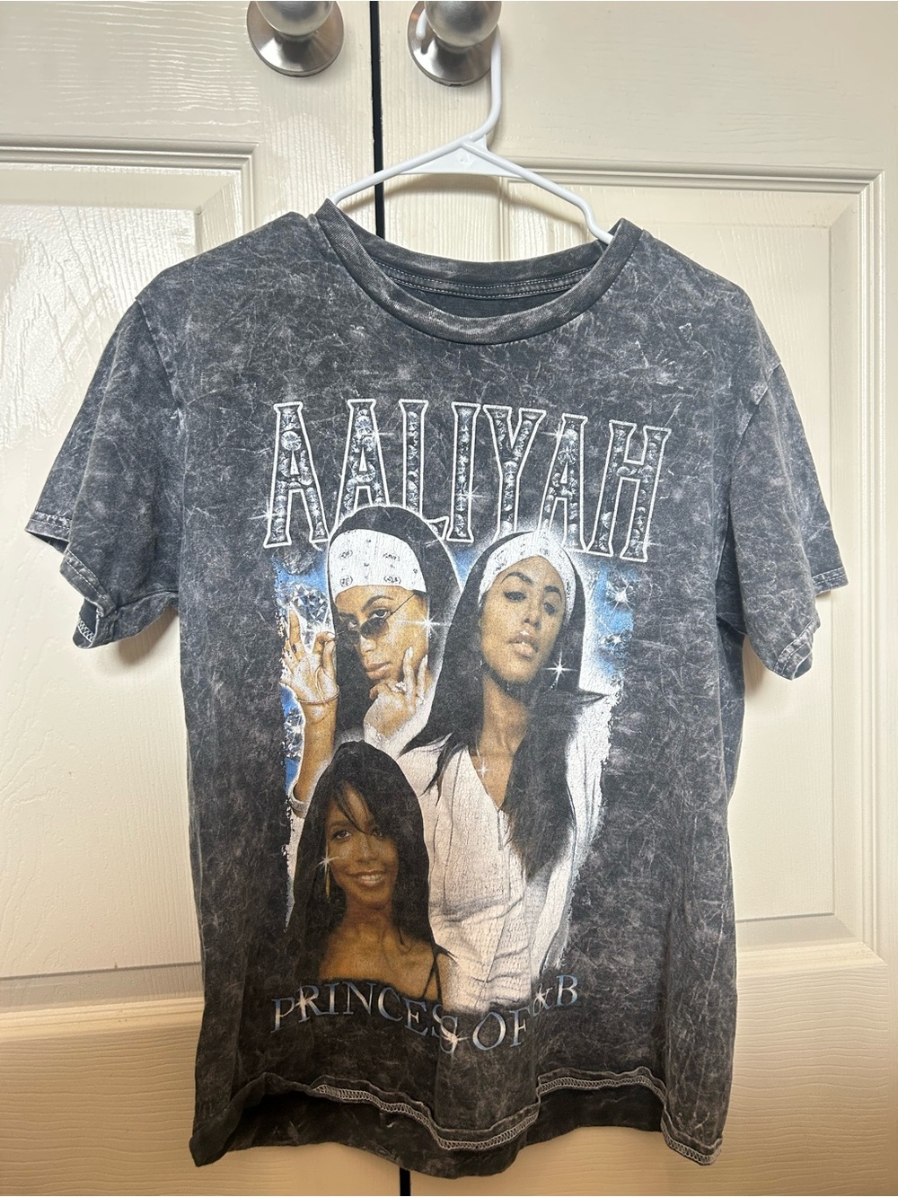 Aaliyah Graphic Tee in Washed Black